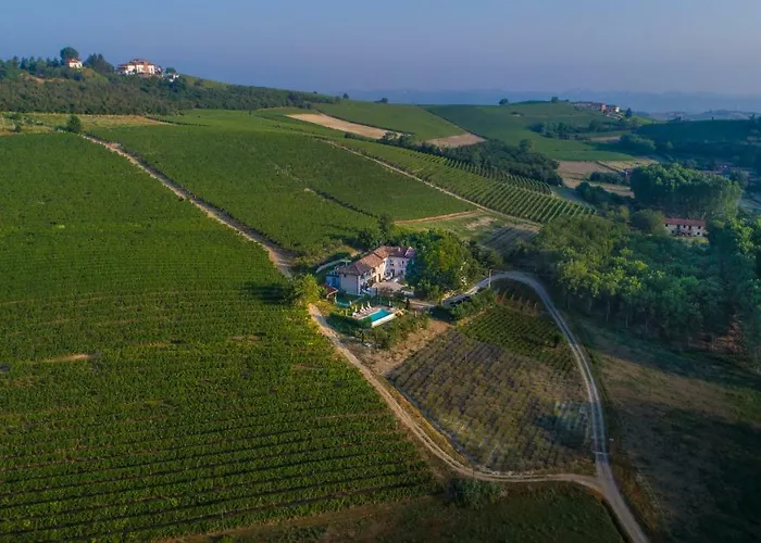 Langhe مزرعة للإقامة *